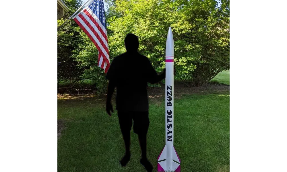 4" Mystic Buzz model rocket kit LOC, 2 image model rocketry