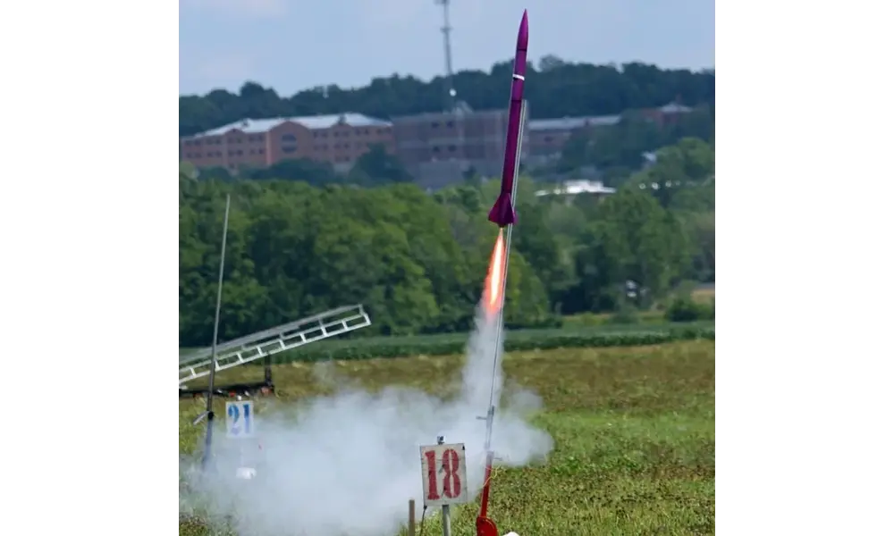 Caliber-ISP-mallirakettisarja loc precision 3.1", 3 image model rocketry