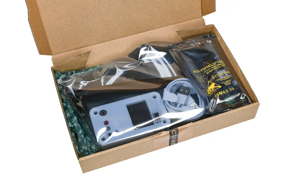 Fluctus & Steady Blue Flight computer & tracker bundle with ground station - 3 pyro channels, 4 digital outputs, 2 sensor inputs, servo option 868Mhz & 915MHz model rocket, Other product options: Fluctus Flight computer & Groundstation, 10 image model rocketry