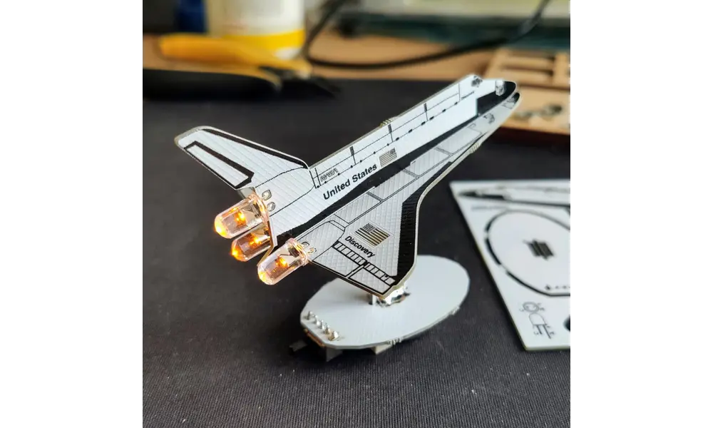 Space Shuttle Discovery Soldering Kit, 2 image model rocketry