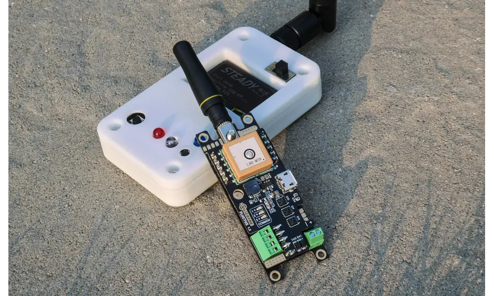 Fluctus & Steady Blue Flight computer & tracker bundle with ground station - 3 pyro channels, 4 digital outputs, 2 sensor inputs, servo option 868Mhz & 915MHz model rocket, Other product options: Fluctus Flight computer & Groundstation, 7 image model rocketry