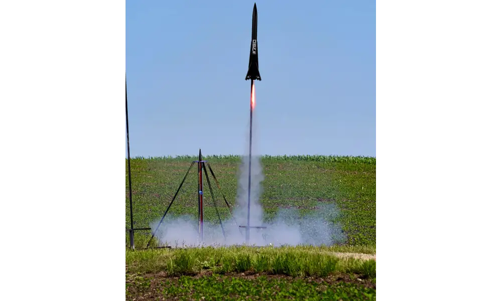 #780 Loc precision black model rocket kit, 3 image model rocketry