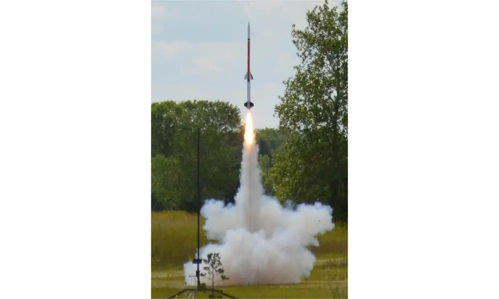 Terrier Booster, 3" booster kit for select 2.26" LOC rockets. Offers a 38mm mount for booster stage., 4 image model rocketry