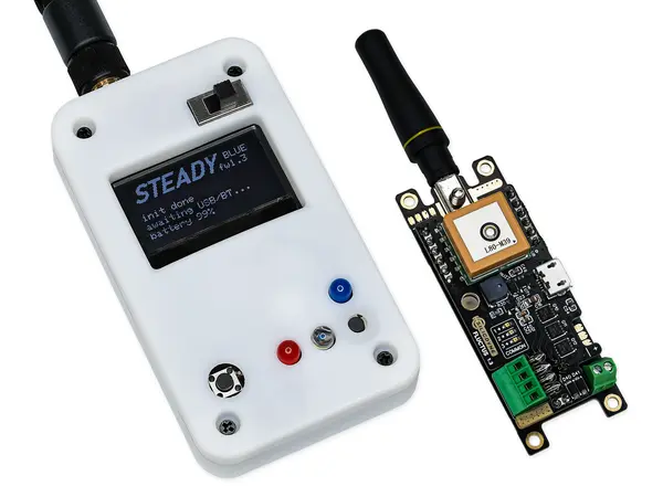 Ensemble ordinateur de vol et tracker Fluctus & Steady Blue avec station au sol - 3 canaux pyrotechniques, 4 sorties numériques, 2 entrées de capteur, option servo Fusée modèle 868 MHz et 915 MHz, Options du produit: Fluctus Flight computer & Groundstation